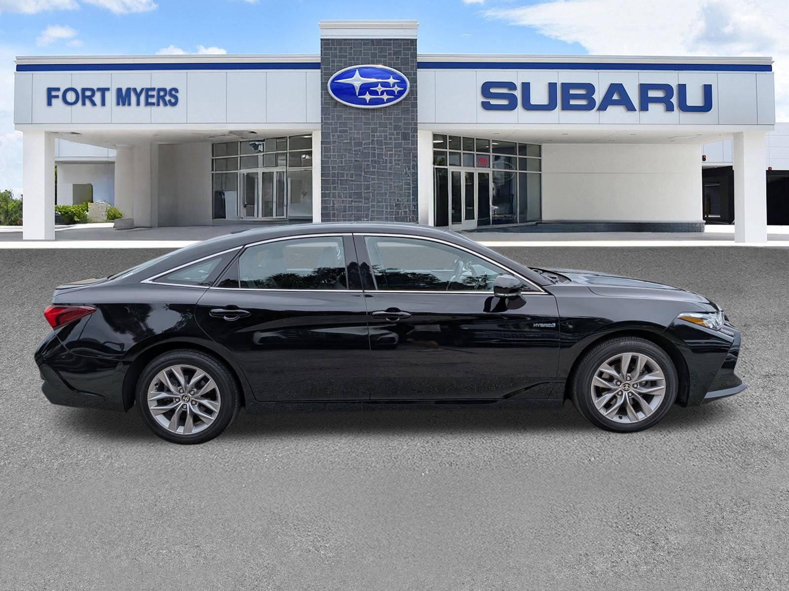 Used 2021 Toyota Avalon XLE w/ Moonroof Package FWD image 3