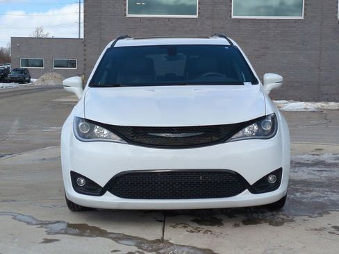 Used 2019 Chrysler Pacifica Limited w/ S Appearance Package image 12
