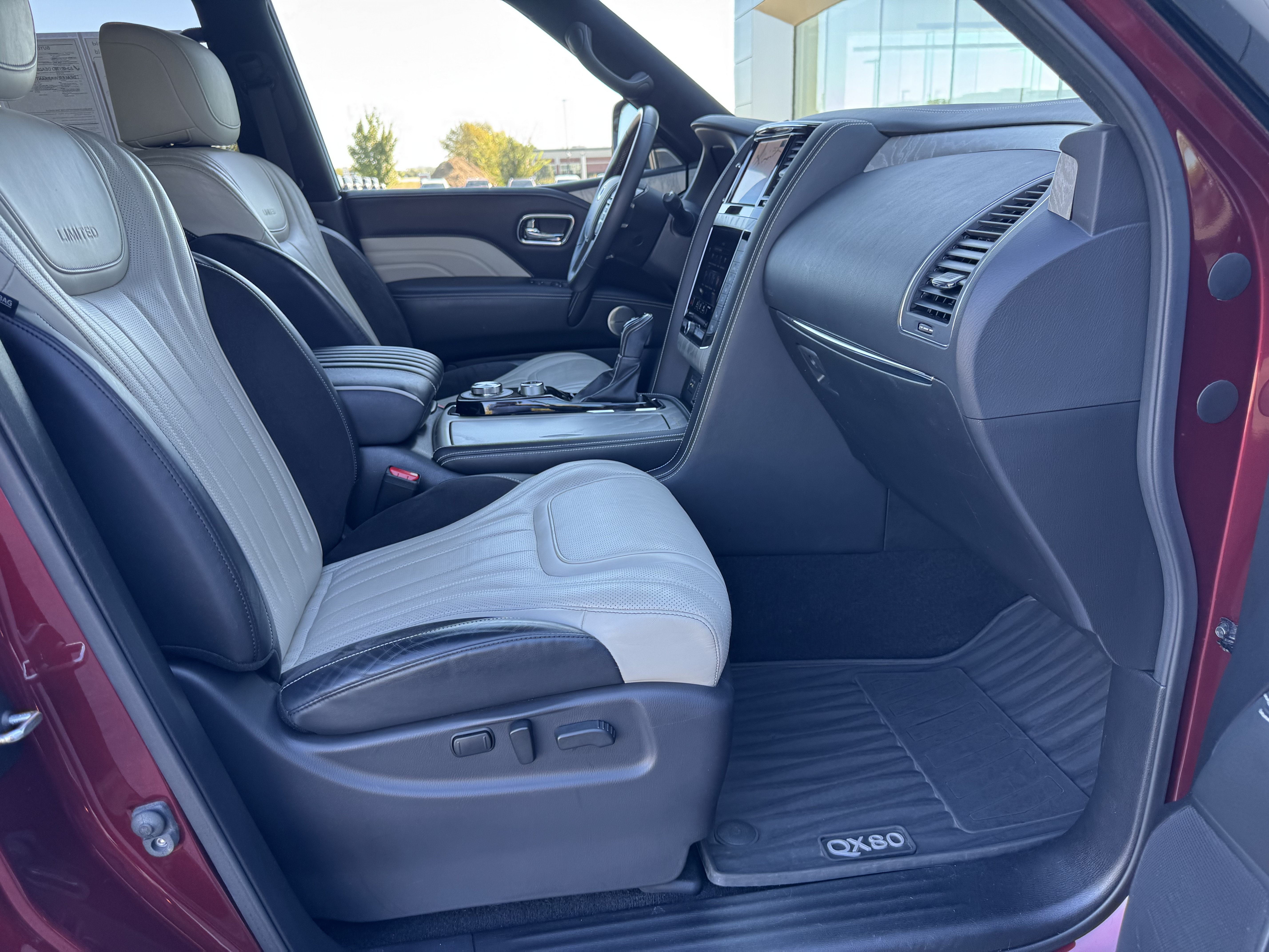 Used 2020 INFINITI QX80 Limited w/ All-Season Package AWD/4WD image 3