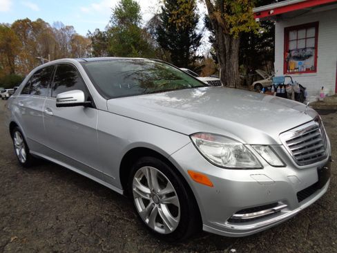Used 2011 Mercedes-Benz E 350 4MATIC Sedan image 3