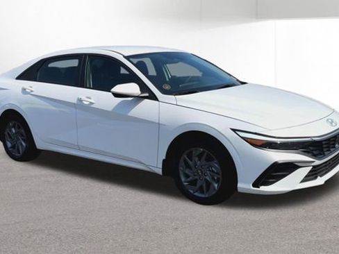 Used 2025 Hyundai Elantra Blue FWD image 89