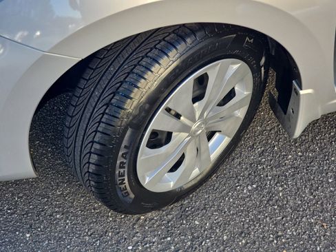 Used 2025 Nissan Versa S image 34