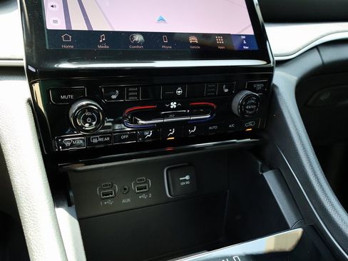 New 2025 Jeep Grand Cherokee L Limited w/ Black Appearance Package image 37