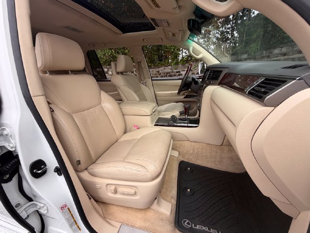 Used 2015 Lexus LX 570 4WD w/ Luxury Package image 22