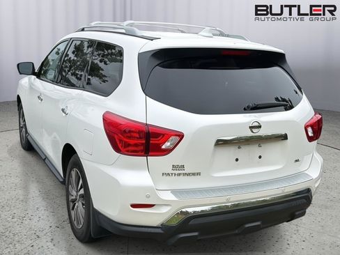Used 2019 Nissan Pathfinder SL FWD image 9