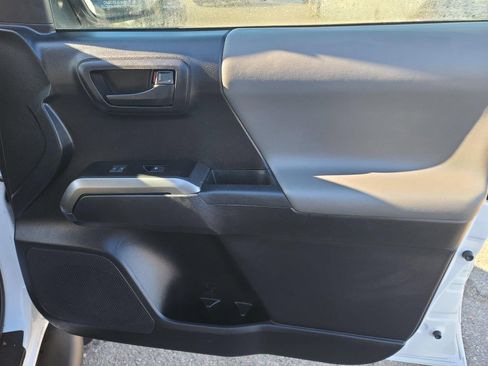 Used 2020 Toyota Tacoma SR5 image 21
