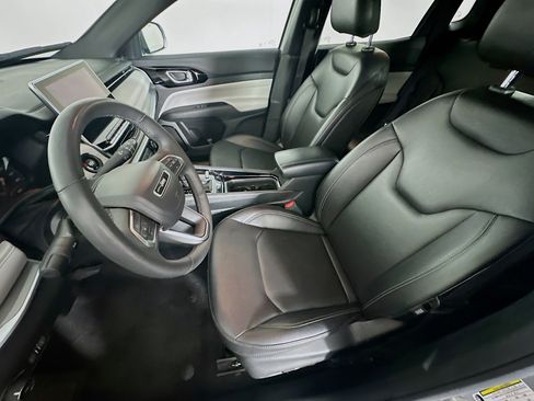 Used 2025 Jeep Compass Limited image 13