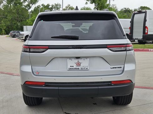 New 2025 Jeep Grand Cherokee Limited w/ Black Appearance Package RWD image 4