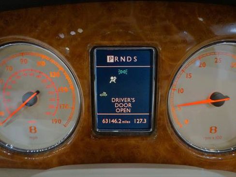 Used 2007 Bentley Azure image 24