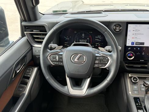 Used 2024 Lexus GX 550 w/ Accessory Package (2T) AWD/4WD image 26