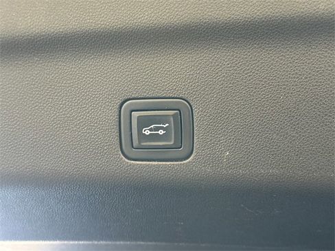 Used 2021 GMC Yukon XL Denali w/ Denali Premium Package image 20