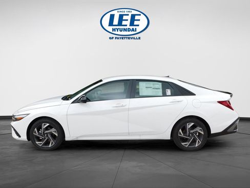 New 2025 Hyundai Elantra SEL image 6