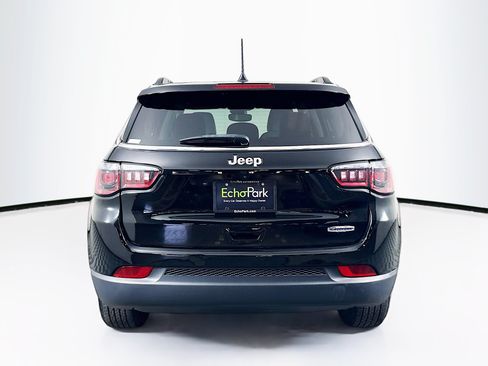 Used 2022 Jeep Compass Latitude FWD image 7