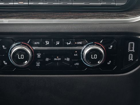 Used 2024 GMC Sierra 1500 Elevation image 26