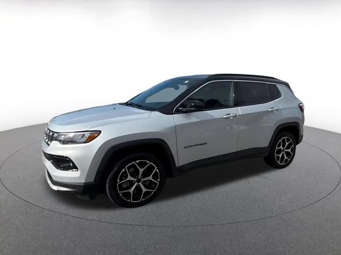 Used 2025 Jeep Compass Limited AWD/4WD image 8