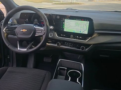 Used 2025 Chevrolet Equinox LT image 16