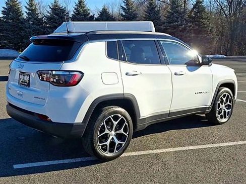 Used 2024 Jeep Compass Limited image 8