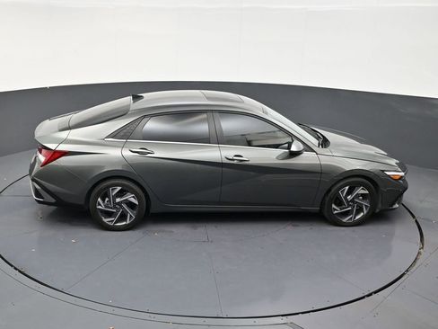 Used 2025 Hyundai Elantra SEL FWD image 18