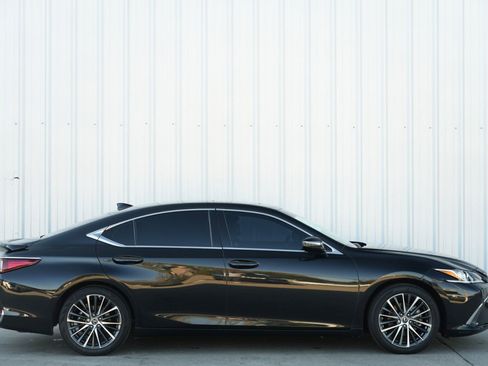 Used 2023 Lexus ES 300h w/ Premium Package image 54