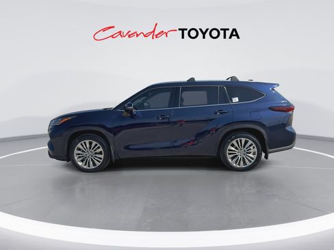 Certified 2025 Toyota Highlander Platinum AWD/4WD image 5