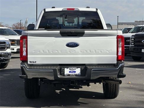 New 2026 Ford F250 XLT w/ FX4 Off-Road Package image 3