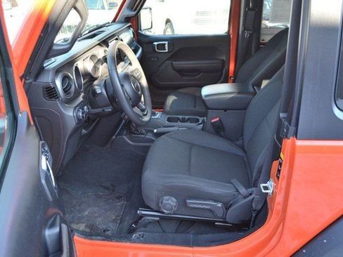 Used 2023 Jeep Wrangler Sport S image 17