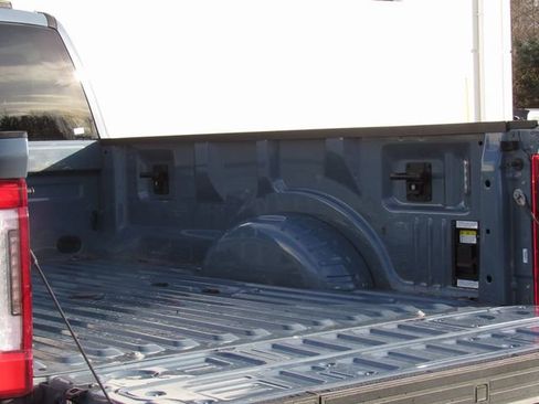 Used 2023 Ford F450 Platinum w/ FX4 Off-Road Package image 9