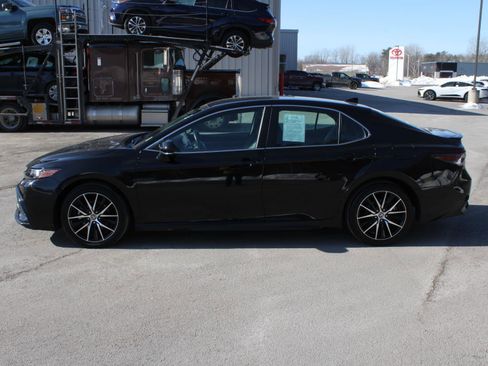 Used 2024 Toyota Camry SE w/ Cold Weather Package image 5