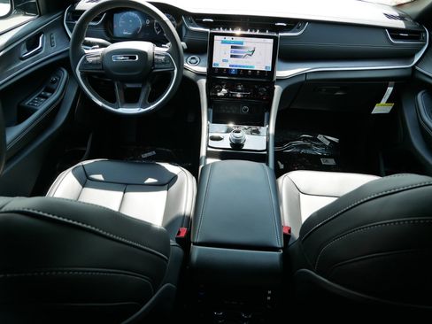 New 2025 Jeep Grand Cherokee L Limited w/ Black Appearance Package image 12