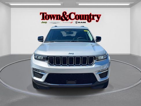 Used 2023 Jeep Grand Cherokee 4WD 4xe image 2