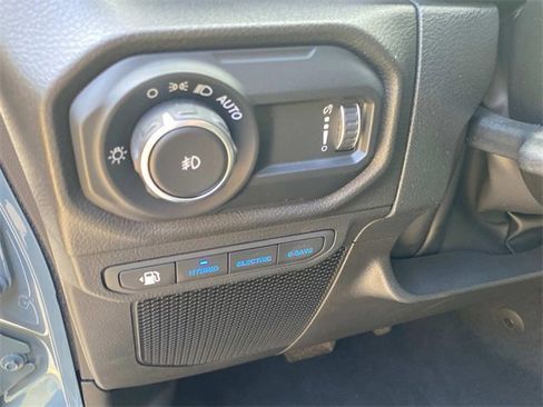 Used 2024 Jeep Wrangler Unlimited image 16