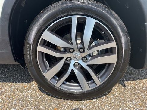 Used 2017 Honda Pilot Touring image 9