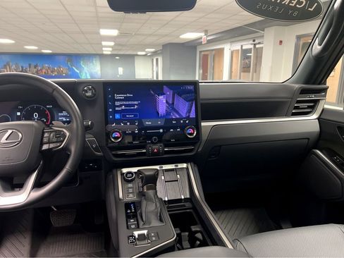Certified 2026 Lexus GX 550 AWD/4WD image 35