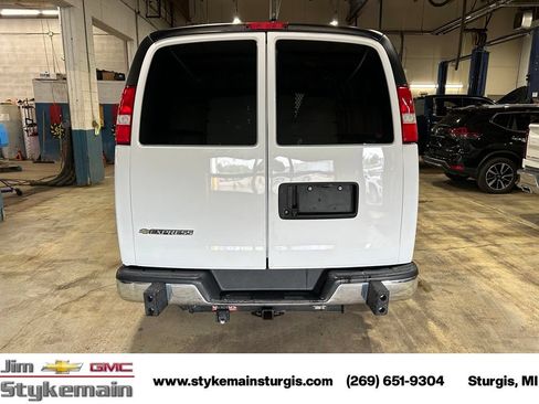 Used 2022 Chevrolet Express 2500 w/ Driver Convenience Package RWD image 8
