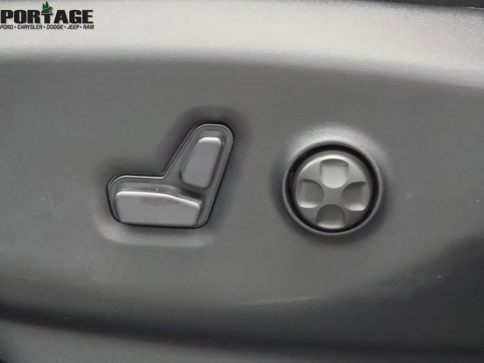 New 2027 Chrysler Pacifica Select AWD/4WD image 17