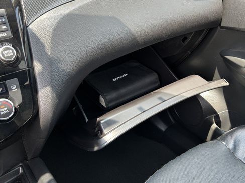 Used 2016 Nissan Rogue SL w/ SL Premium Package FWD image 24