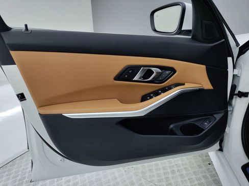 Used 2025 BMW 330i Sedan w/ Premium Package image 11