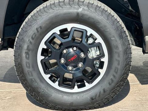 Certified 2024 Toyota Tacoma TRD Off-Road image 33