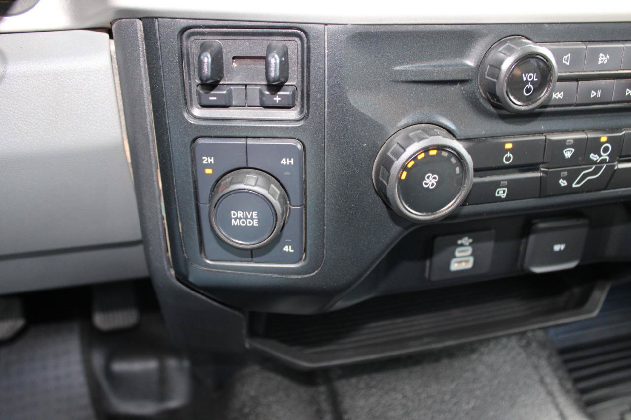 Used 2023 Ford F250 XLT w/ F-250 >10K GVWR Package AWD/4WD image 24