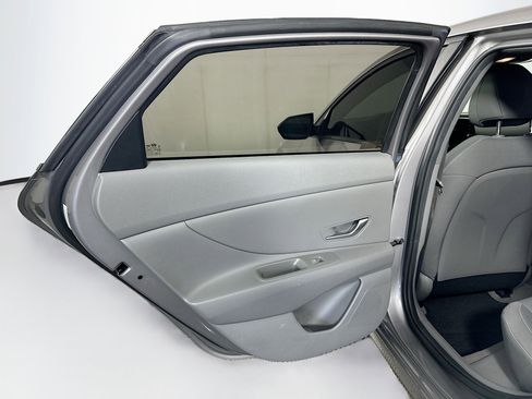 Used 2022 Hyundai Elantra SEL FWD image 25