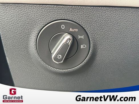 Certified 2025 Volkswagen Taos SE image 37