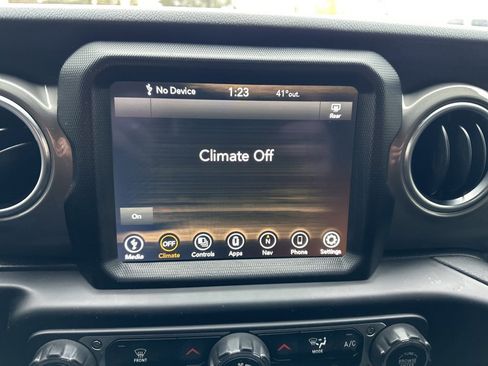 Used 2023 Jeep Gladiator Overland image 28