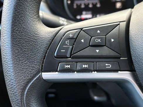 Used 2022 Nissan Versa SV w/ Electronics Package image 11