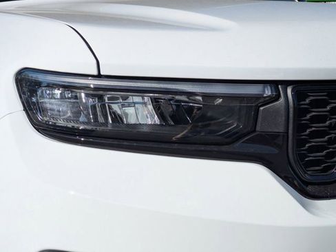 New 2025 Jeep Grand Cherokee Limited w/ Luxury Tech Group II RWD image 10