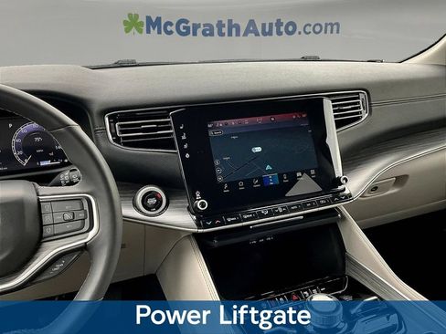 Used 2024 Jeep Wagoneer L Series III w/ Flexible Seating Group AWD/4WD image 12