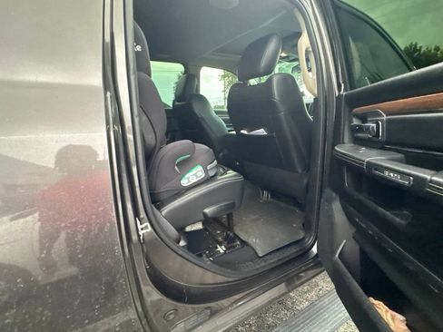 Used 2018 RAM 2500 Laramie w/ Sport Appearance Group AWD/4WD image 18