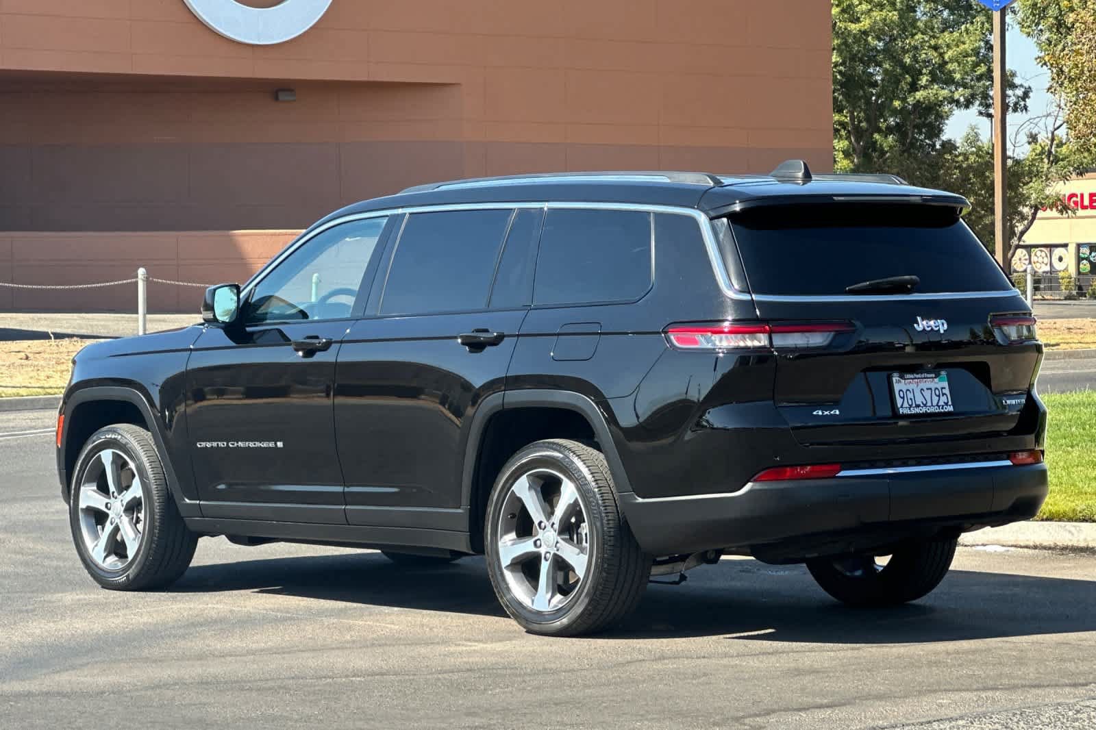 Used 2023 Jeep Grand Cherokee L Limited w/ Rear Seat Video Group I AWD/4WD image 7