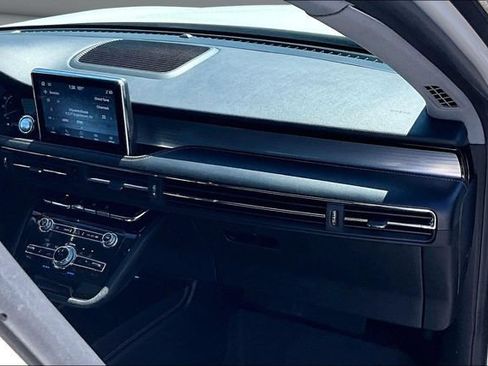Used 2021 Lincoln Corsair AWD w/ Premium Package image 25