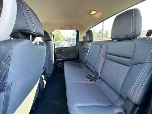 Used 2024 Nissan Frontier SV image 17
