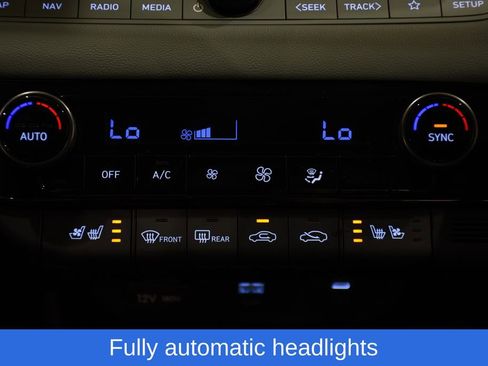 New 2025 Hyundai Elantra Limited image 18